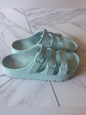 Papillio by Birkenstock Mint Green Triple-Strap platform Sandals. Size 38.